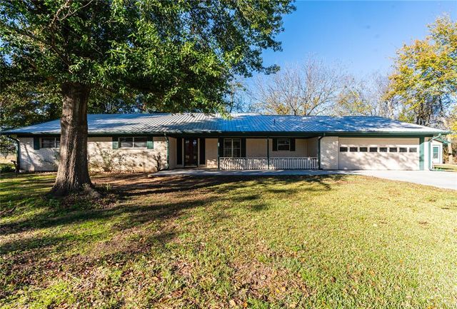 $400,000 | 143 County Road