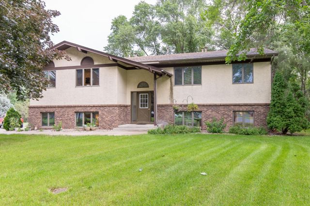 $749,900 | 1611 Roundhouse Circle | Shakopee