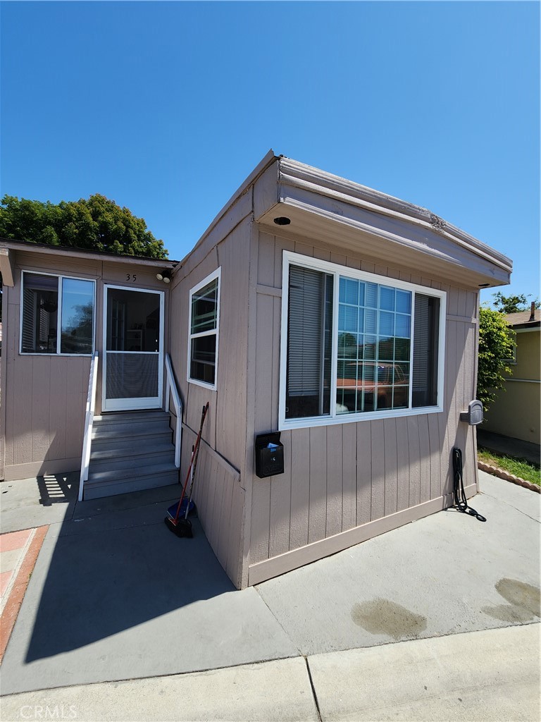 a view of house with backyard