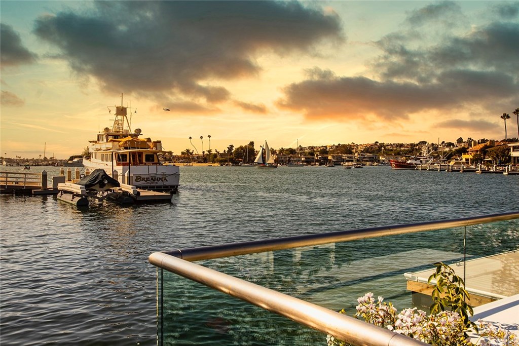 1 Harbor Island, Newport Beach, CA 92660 