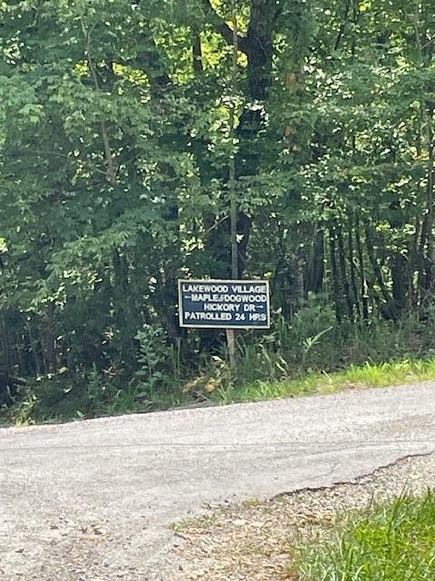 a sign that is sitting in the middle of a yard