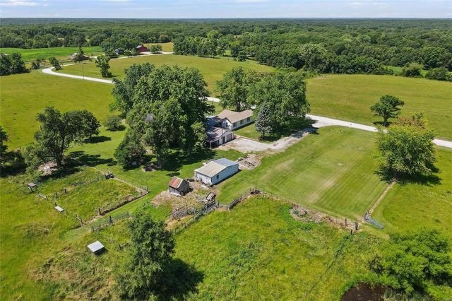 $495,000 | 3616 County Road 2860 | Moniteau Township - Randolph County