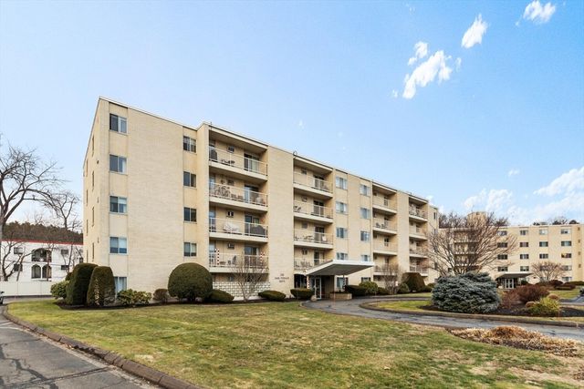 $2,300 | 200 Park Terrace Drive, Unit 231 | Stoneham