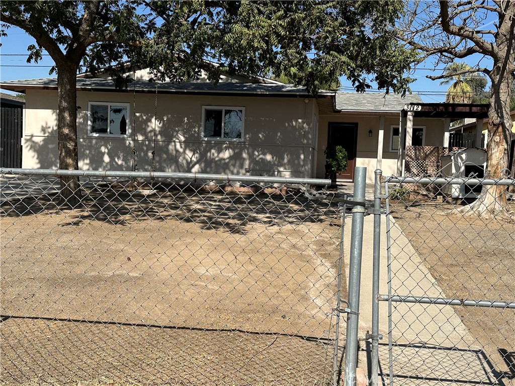 a front view of house with yard