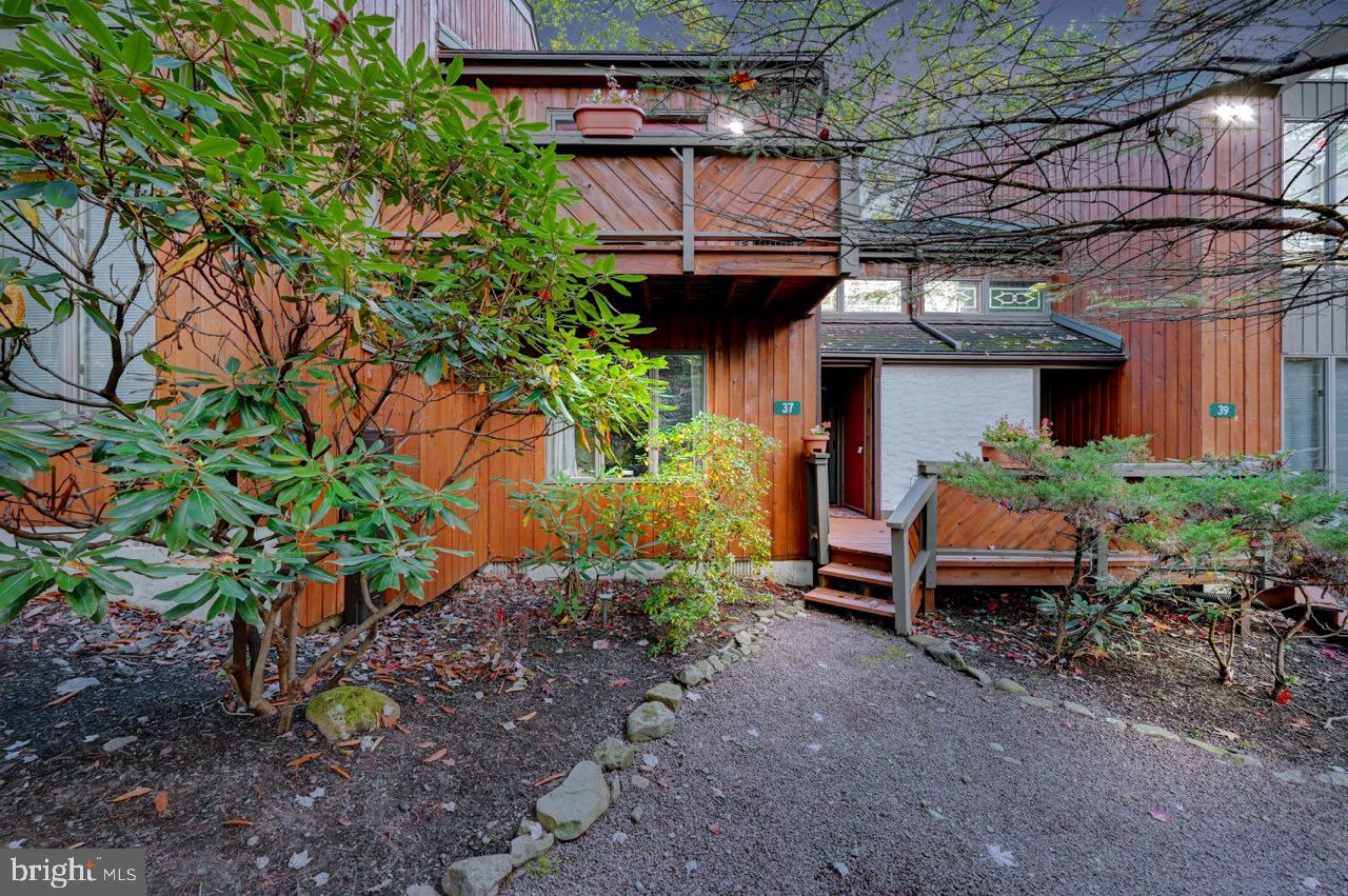 a view of a patio