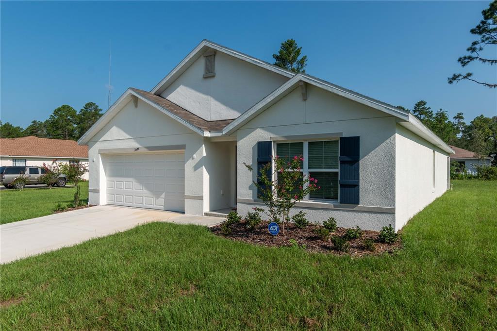 a view of a house with a yard