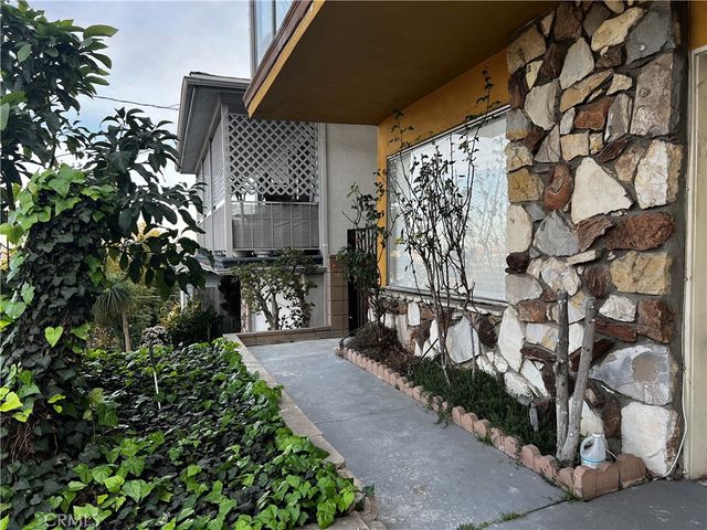 $2,500 | 2302 South Gaffey Street, Unit 5 | Plaza