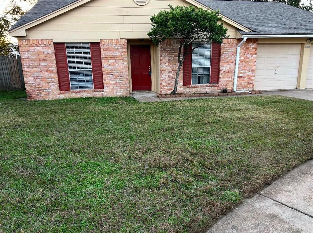 a front view of house with yard and porch area