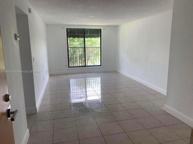 $1,700 | 606 West 81st Street, Unit 315 | Hialeah