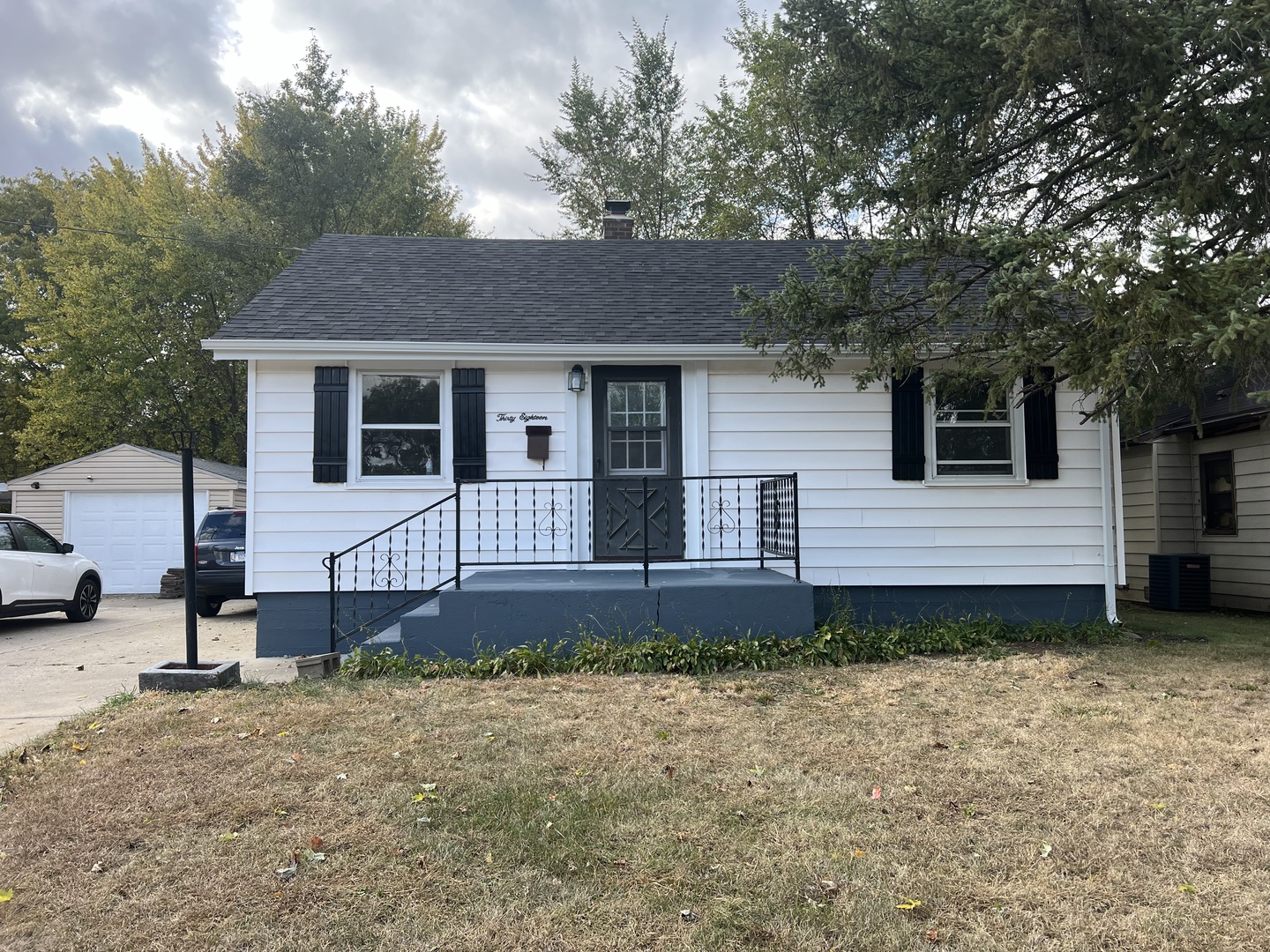 a view of a house with a yard