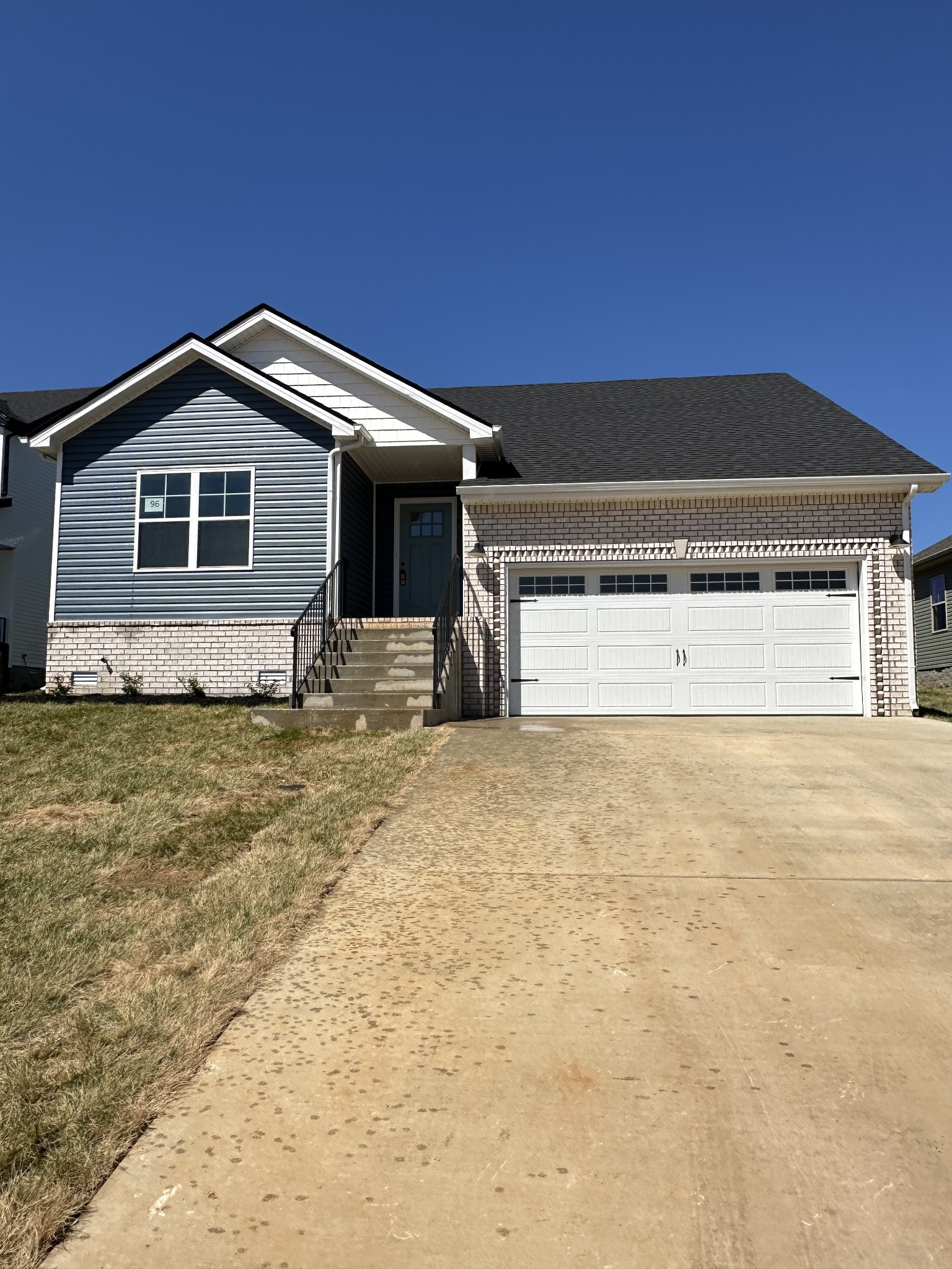 a view of a house with yard