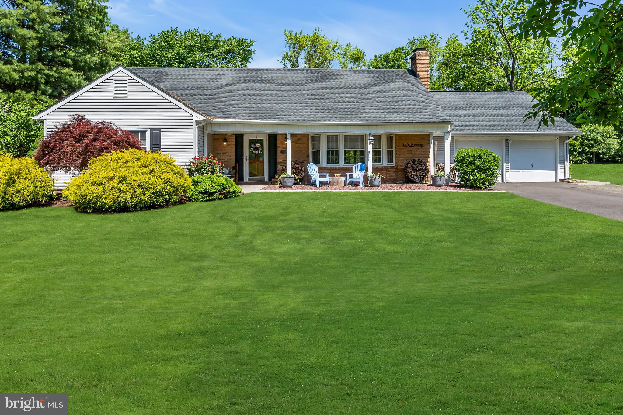 a view of a house with a backyard