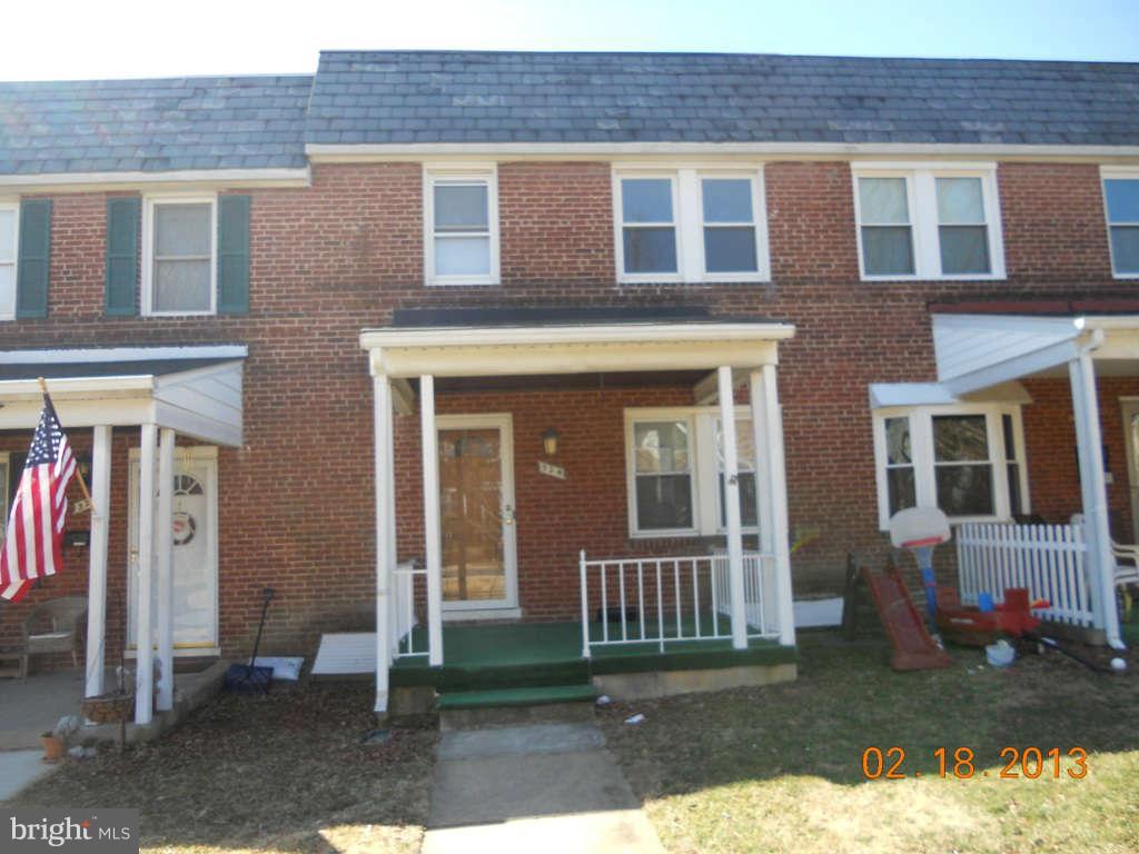 a view front of house with a yard