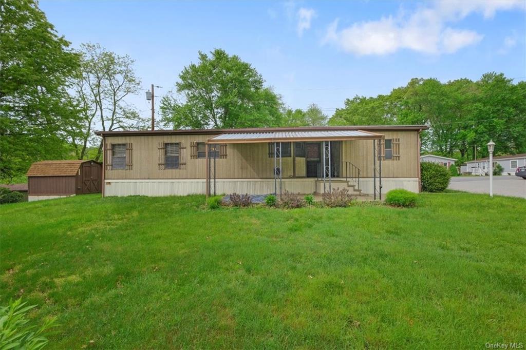 a view of a house with a backyard