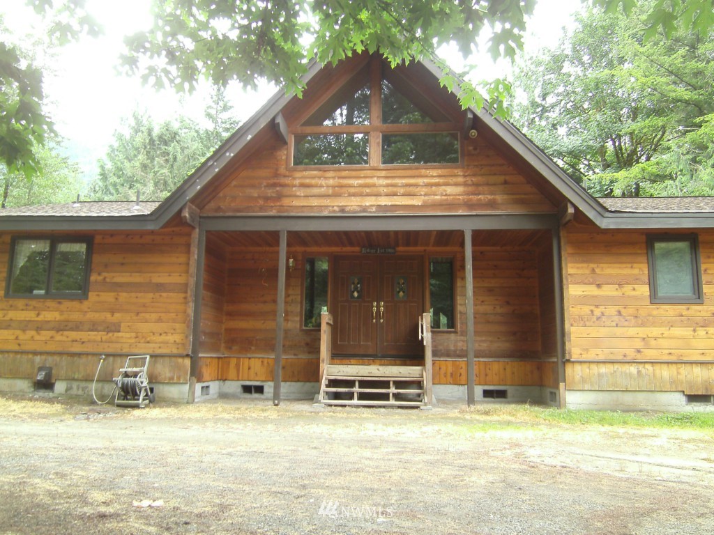 a view of a house with a outdoor space