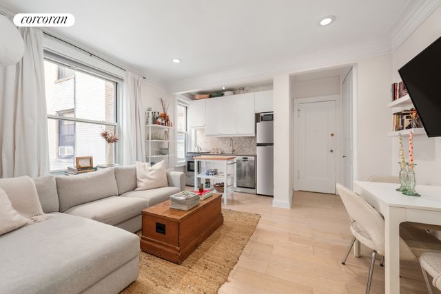 $550,000 | 59 Pineapple Street, Unit 2L | Brooklyn Heights