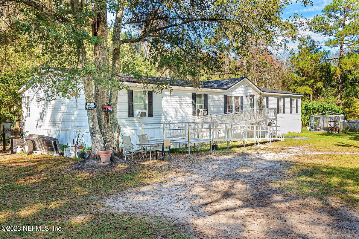 a view of a house with a backyard