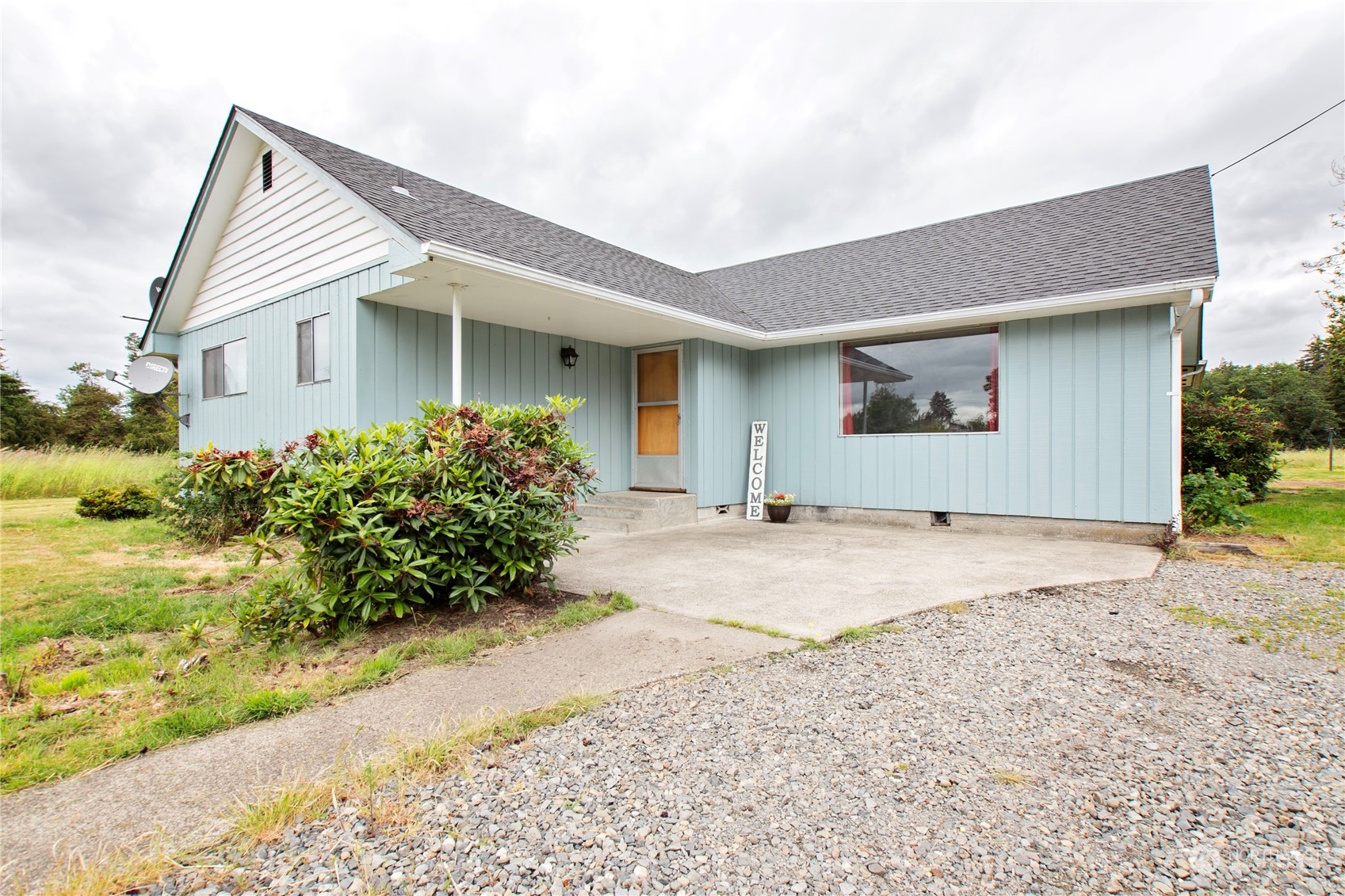 a view of a house with a yard and garage