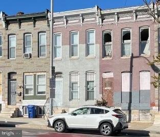 a car parked in front of a building