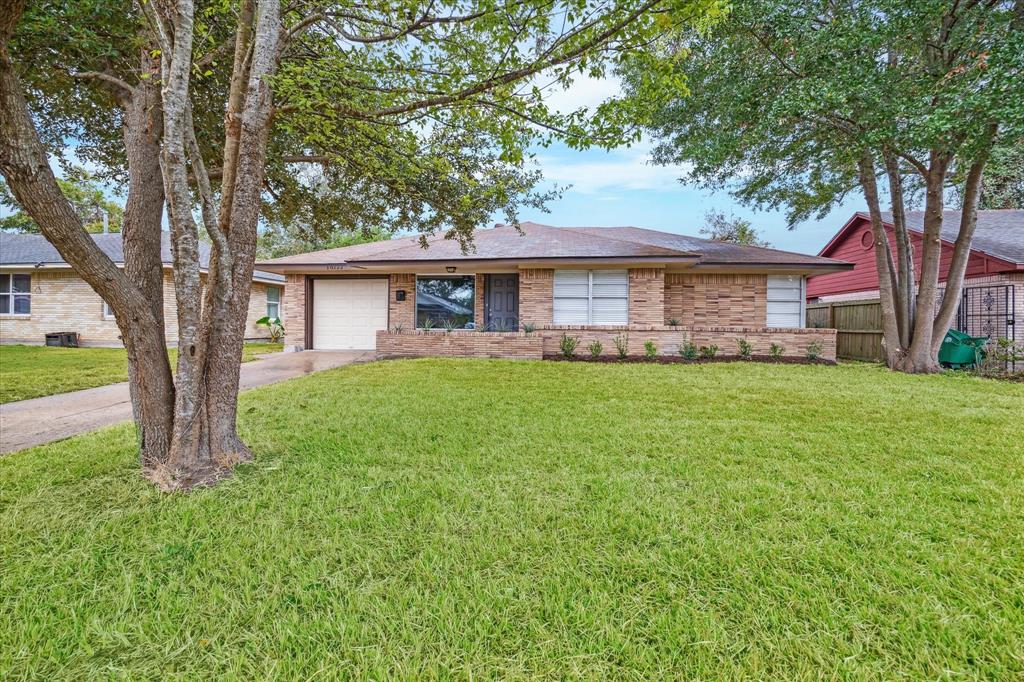 a view of house with a yard