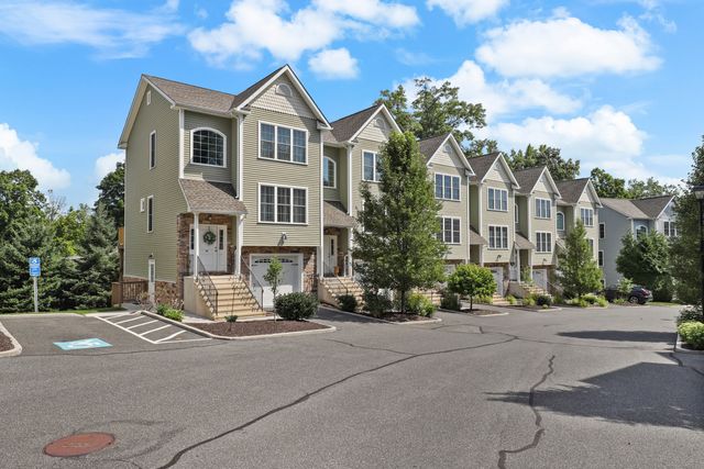 $495,000 | 33 Short Oak Drive, Unit 33 | Candlewood Lake