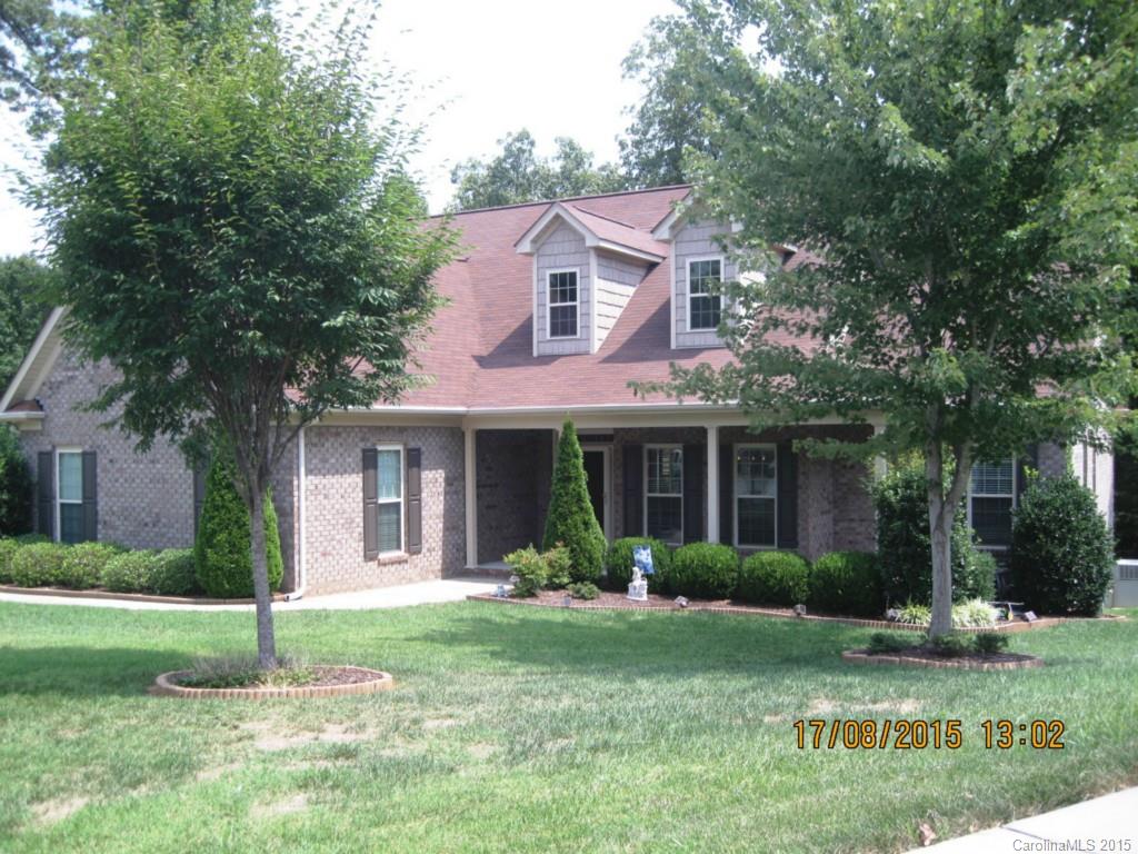 a view of a house with yard and a tree