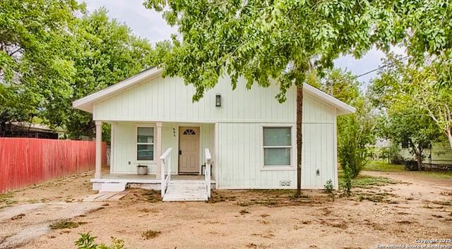 $200,000 | 505 Brown Avenue | Devine