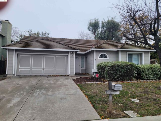 $560,000 | 4854 Country Hills Drive | Antioch