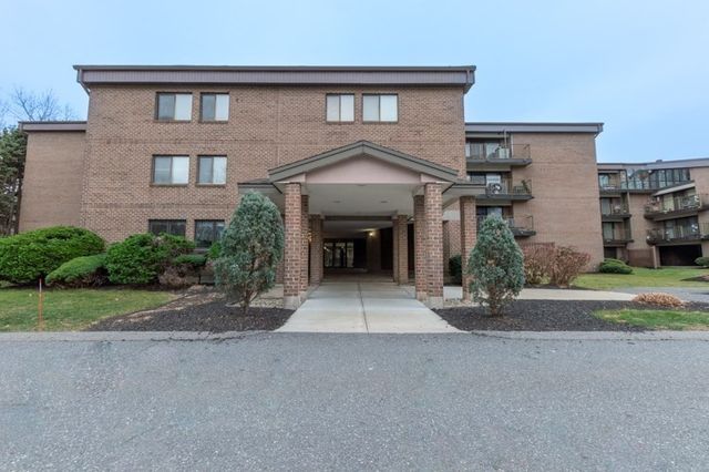 $2,600 | 4 Ledgewood Way, Unit 13 | West Peabody