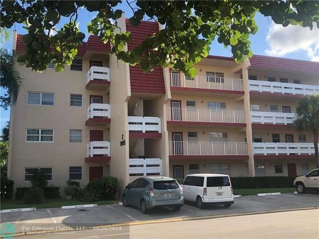 $1,600 | 1005 Country Club Drive, Unit 303 | Margate