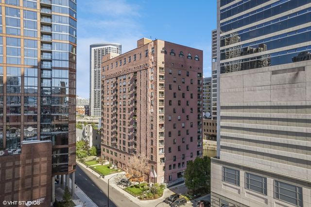 $599,000 | 345 North Canal Street, Unit 1403 | Fulton House