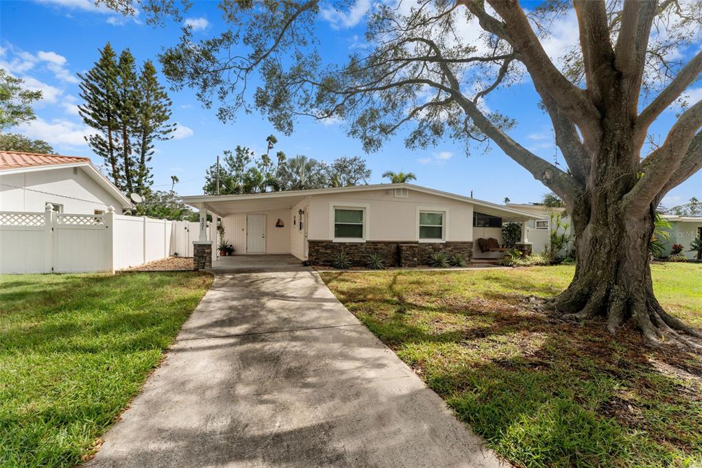 a view of a house with a yard