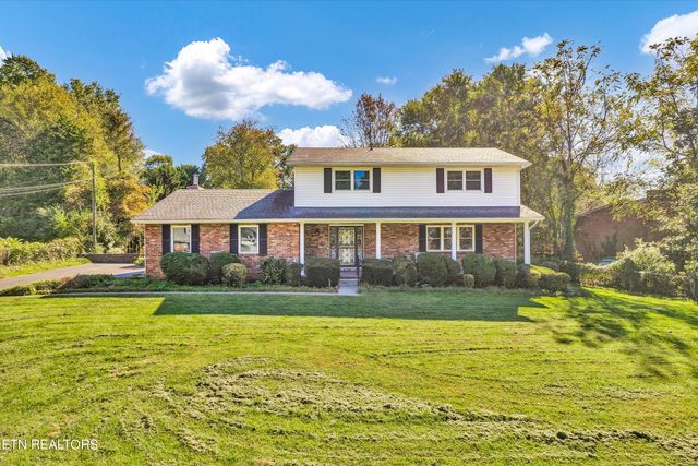 $519,900 | 848 Dorset Drive | Crestwood Hills