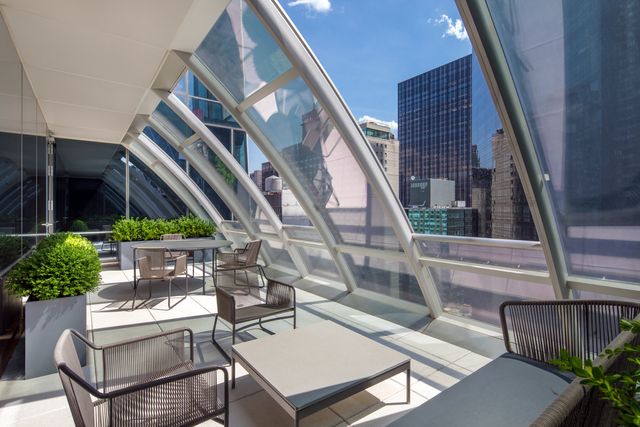 $3,950,000 | 157 West 57th Street, Unit 32D | Midtown Central