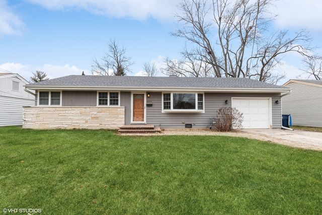 $349,000 | 16352 West Arlington Drive | Libertyville Township - Lake County