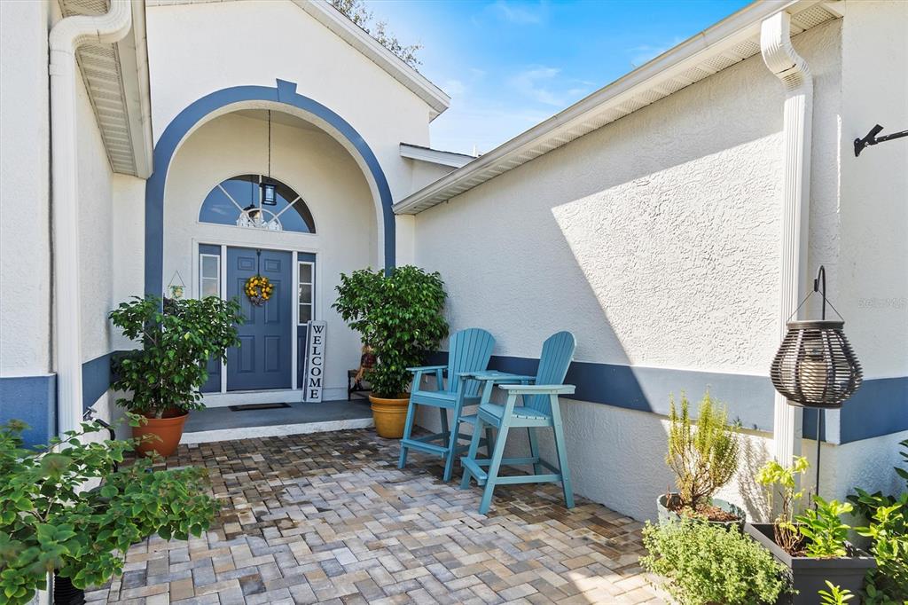 a view of house with outdoor seating space