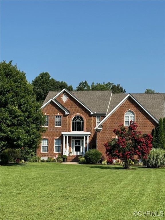 View of front of house featuring a front lawn