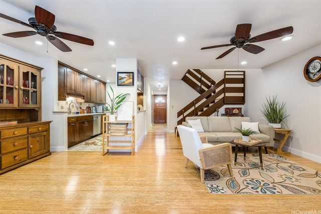 $899,000 | 94-333 Alula Place | Mililani Town