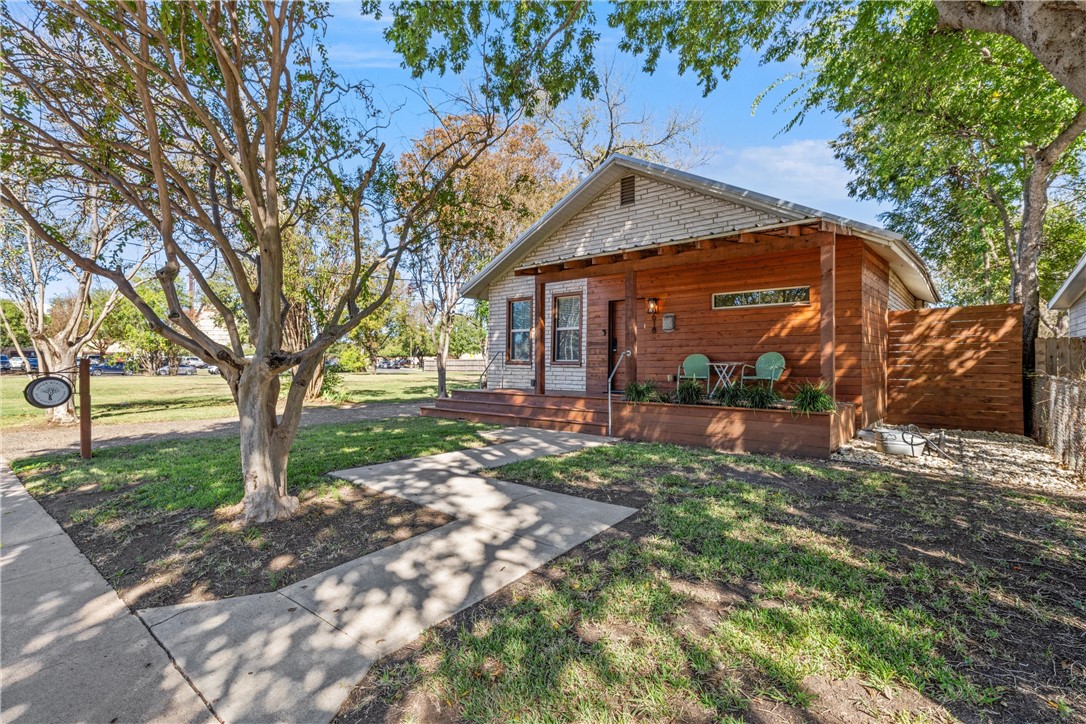 a view of a house with yard and tree s