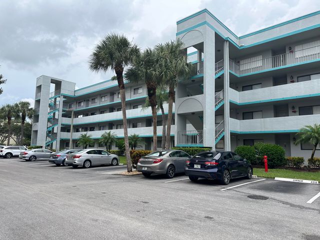 $194,900 | 4725 Lucerne Lakes Boulevard East, Unit 210 | Lucerne Lakes