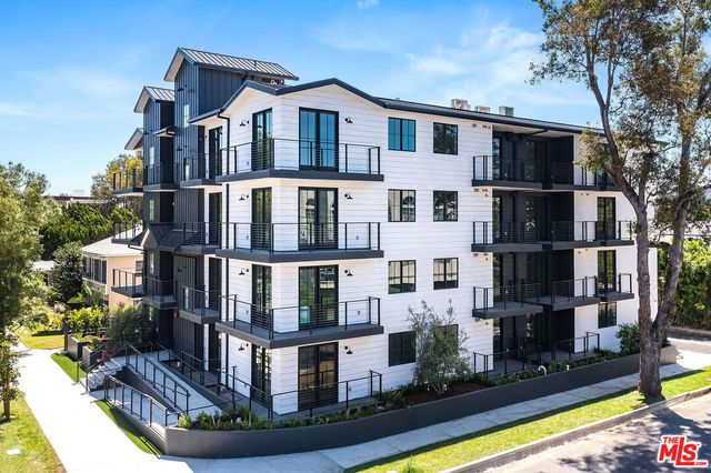 $1,650,000 | 10352 Riverside Drive, Unit PH2 | Toluca Lake