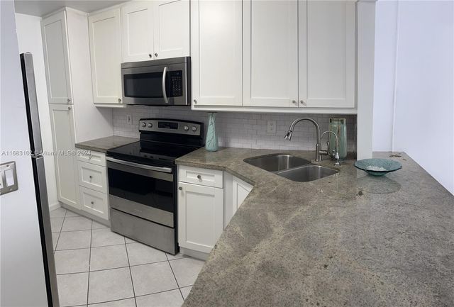 $2,300 | 15322 Southwest 72nd Street, Unit 14 | West End