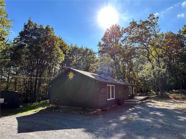 $265,000 | 825 Lake Drive | Beltzville Lake Estates