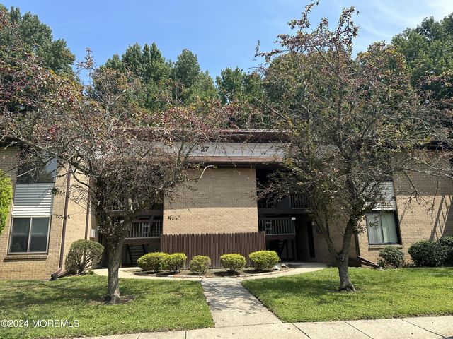 $1,925 | 27 Meadow Green Circle, Unit H | Covered Bridge Condominiums