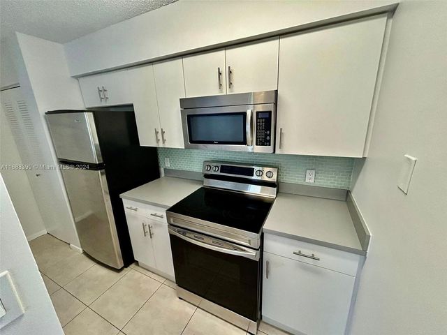 $1,799 | 510 South Park Road, Unit 2510 | Hollywood Hills