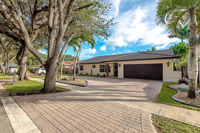 $924,900 | 7910 Northwest 169th Terrace | Miami Lakes