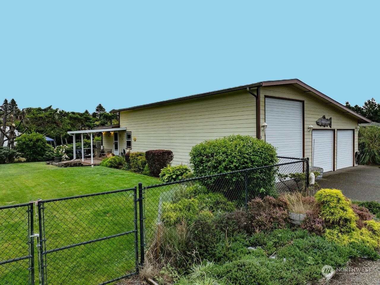 a house view with a outdoor space