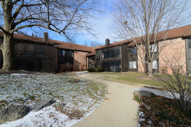 $190,000 | 720 St Andrews Lane, Unit 14 | Crystal Lake