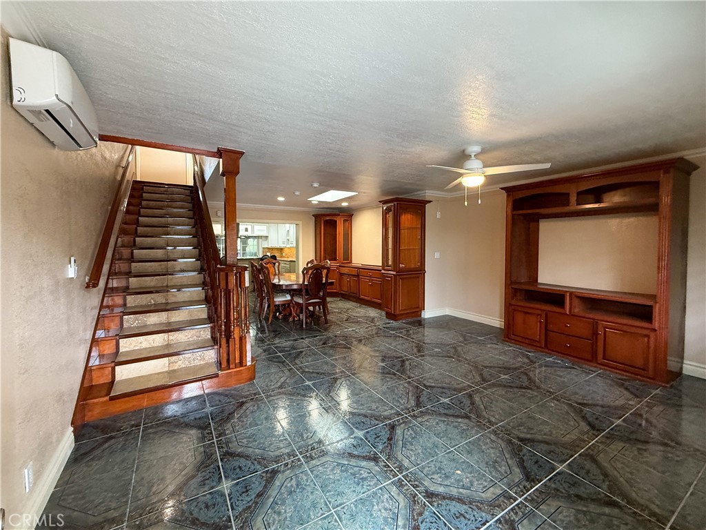 a view of livingroom with furniture