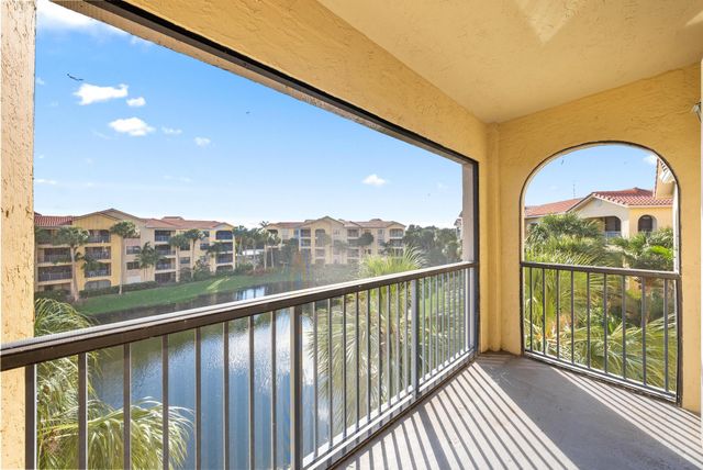 $415,000 | 100 Uno Lago Drive, Unit 404 | Juno Beach